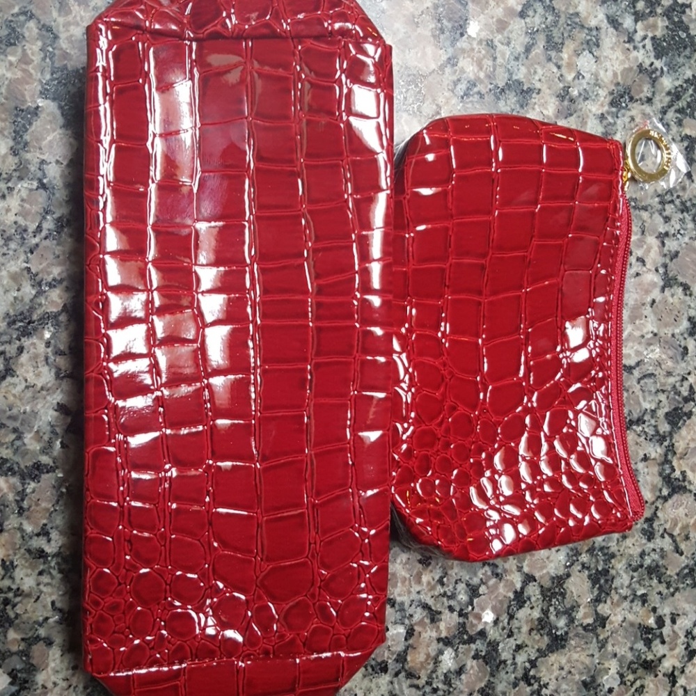 Brand new set of 2 estee lauder make up bags Burgundy Color